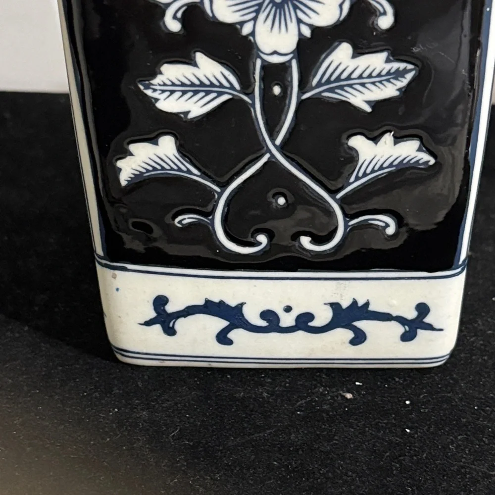 Elegant Vintage Hand painted Blue and White Floral  Chinoiserie vase